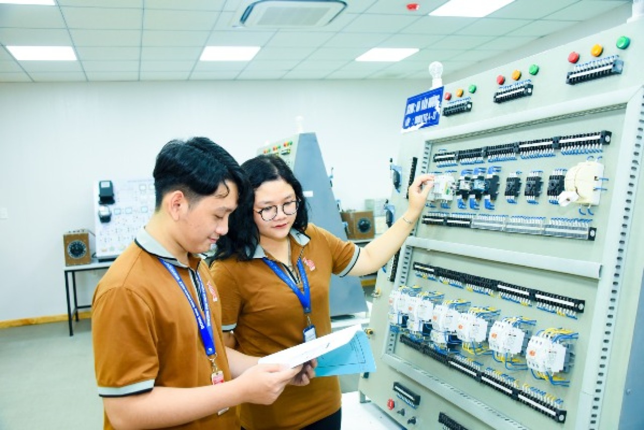 Tuyển dụng giảng viên ngành Công nghệ kỹ thuật điện - điện tử