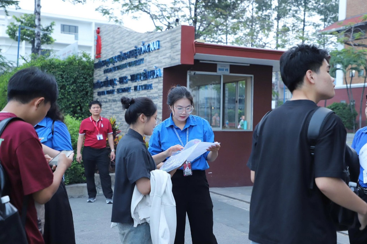 Tuyển dụng nhân viên Phòng Công tác sinh viên